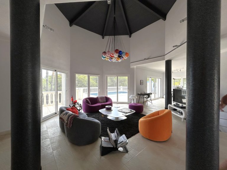 Confort, efficacité et style : villa avec chauffage au sol, double garage et jardin méditerranéen. — photo 6