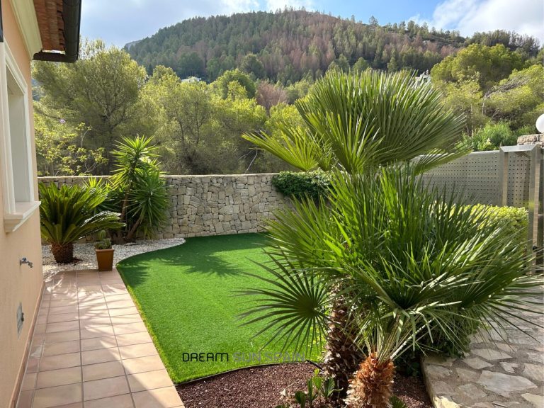 Confort, efficacité et style : villa avec chauffage au sol, double garage et jardin méditerranéen. — photo 40