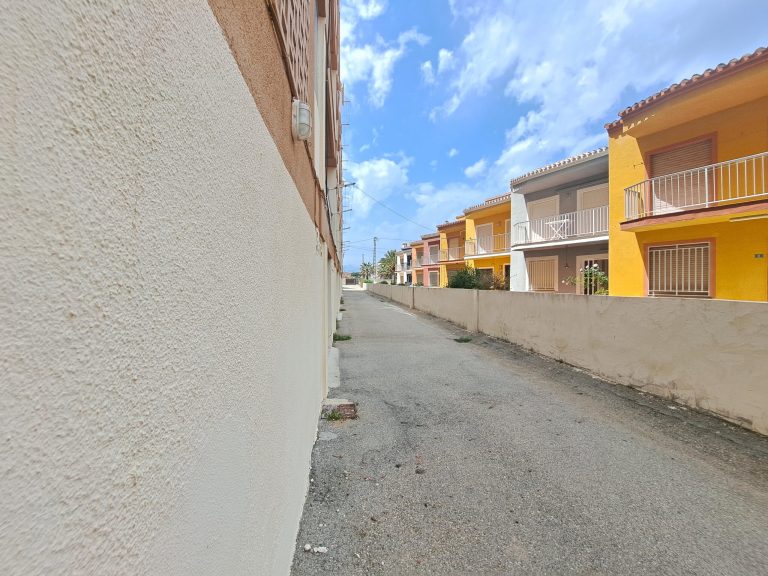 Precioso piso soleado con terraza muy grande en primera línea de playa. — foto 8