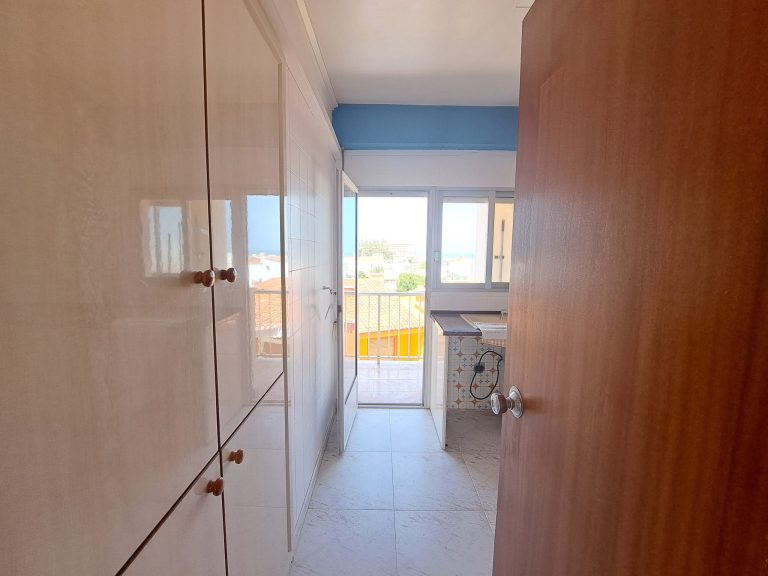 Precioso piso soleado con terraza muy grande en primera línea de playa. — foto 19