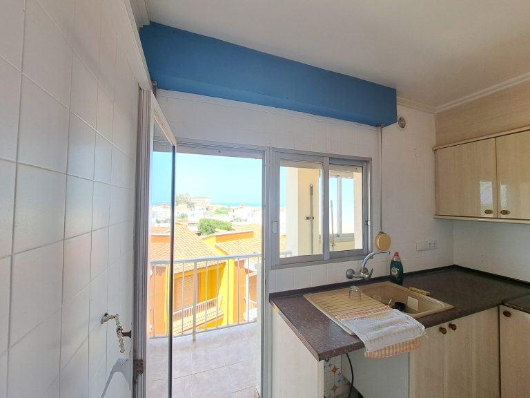 Precioso piso soleado con terraza muy grande en primera línea de playa. — foto 21