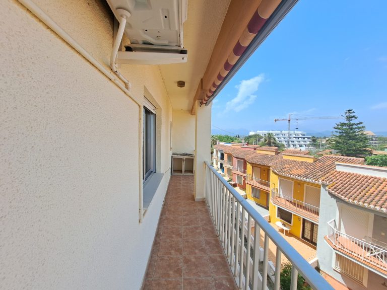 Precioso piso soleado con terraza muy grande en primera línea de playa. — foto 27