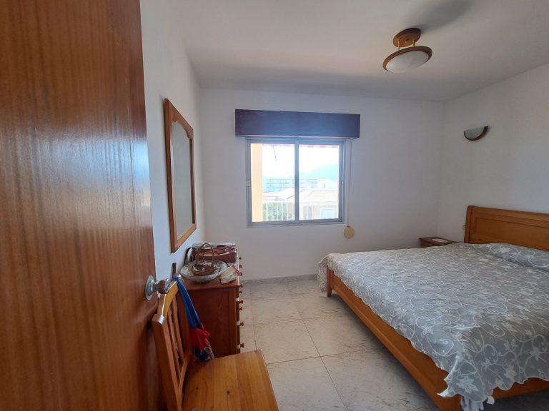 Precioso piso soleado con terraza muy grande en primera línea de playa. — foto 31