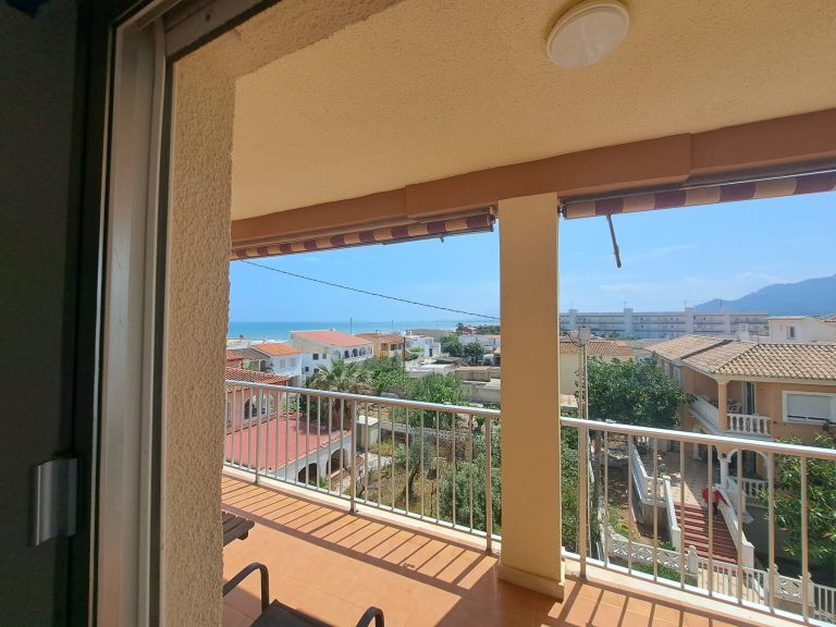 Precioso piso soleado con terraza muy grande en primera línea de playa. — foto 33