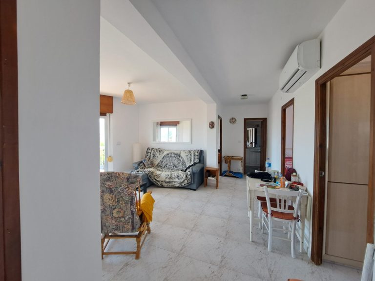 Precioso piso soleado con terraza muy grande en primera línea de playa. — foto 14