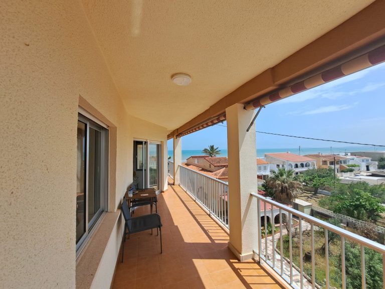 Precioso piso soleado con terraza muy grande en primera línea de playa. — foto 44