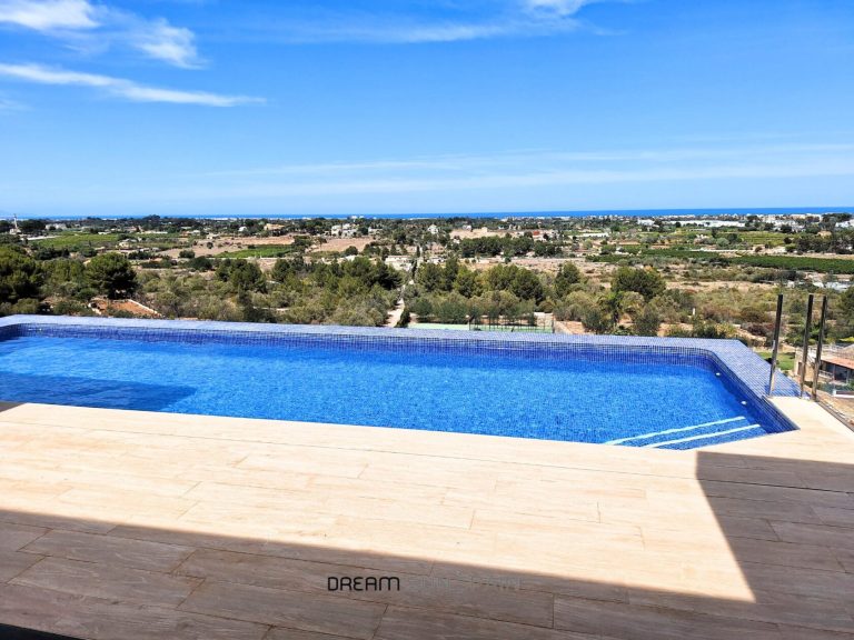 Maison construite en 2020 avec vue sur la mer à Dénia