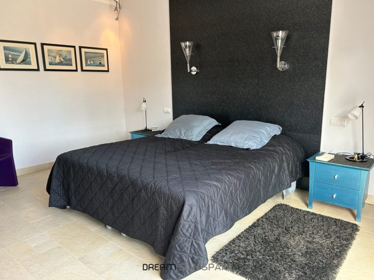 Confort, efficacité et style : villa avec chauffage au sol, double garage et jardin méditerranéen. — photo 14