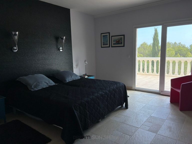 Confort, efficacité et style : villa avec chauffage au sol, double garage et jardin méditerranéen. — photo 15