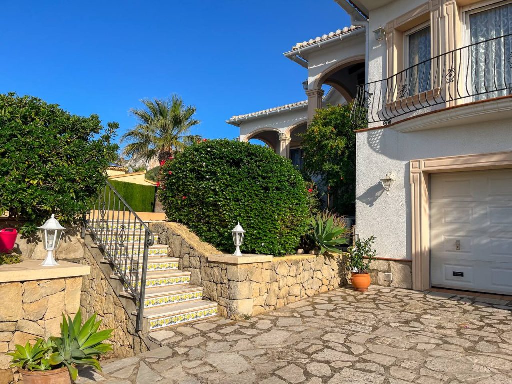 Exterior de una villa mediterránea en Dénia