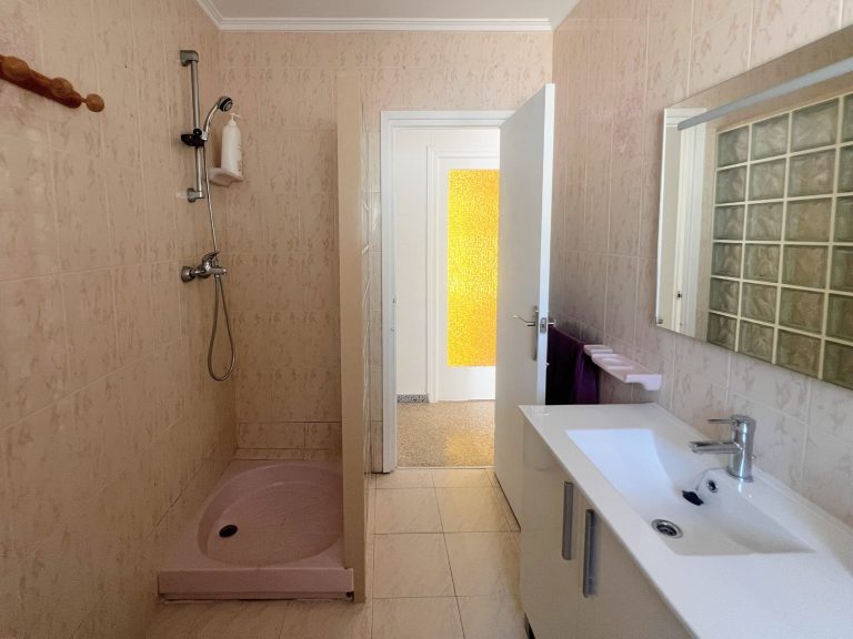 Lumière, espace et mer : maison mitoyenne avec terrain privé à quelques pas de la plage. — photo 18