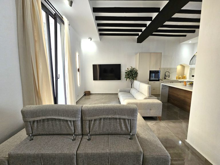 Maison coloniale de luxe dans le centre d’Ondara : un bien unique avec patio privé. — photo 13