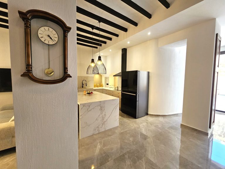 Maison coloniale de luxe dans le centre d’Ondara : un bien unique avec patio privé. — photo 19