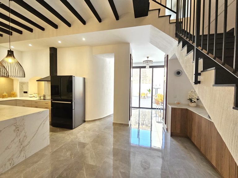 Maison coloniale de luxe dans le centre d’Ondara : un bien unique avec patio privé. — photo 18