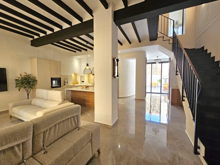 Maison coloniale de luxe dans le centre d’Ondara : un bien unique avec patio privé. — photo 11