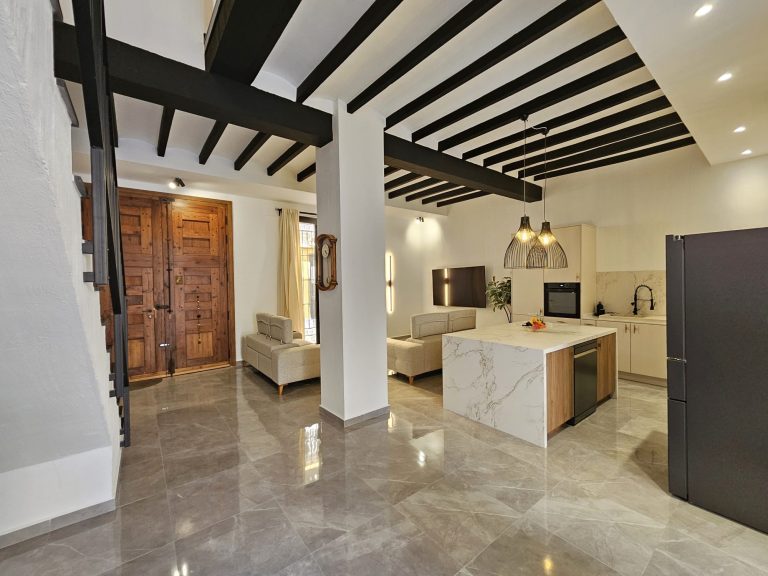 Maison coloniale de luxe dans le centre d’Ondara : un bien unique avec patio privé. — photo 10