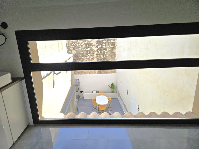 Maison coloniale de luxe dans le centre d’Ondara : un bien unique avec patio privé. — photo 36