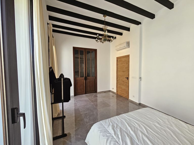 Maison coloniale de luxe dans le centre d’Ondara : un bien unique avec patio privé. — photo 49