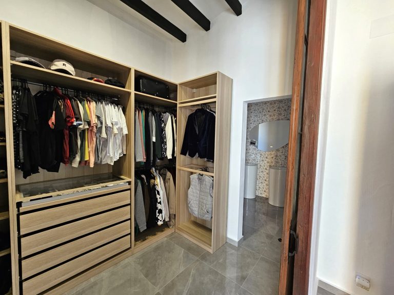 Maison coloniale de luxe dans le centre d’Ondara : un bien unique avec patio privé. — photo 48