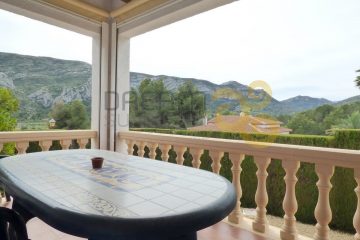 Villa con jardín y terraza en Monte Solana, Pedreguer