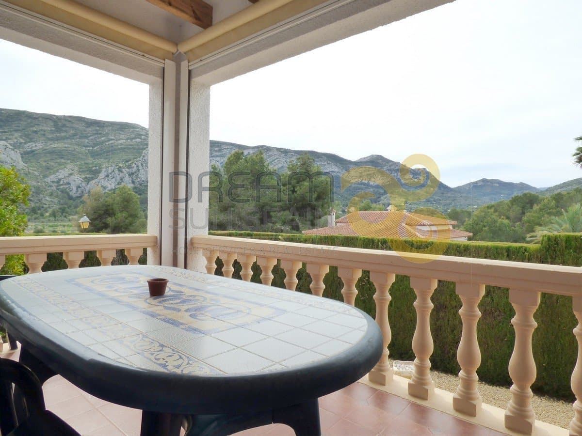 Villa con jardín y terraza en Monte Solana, Pedreguer